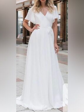 Flattering Ivory Wedding Dress
